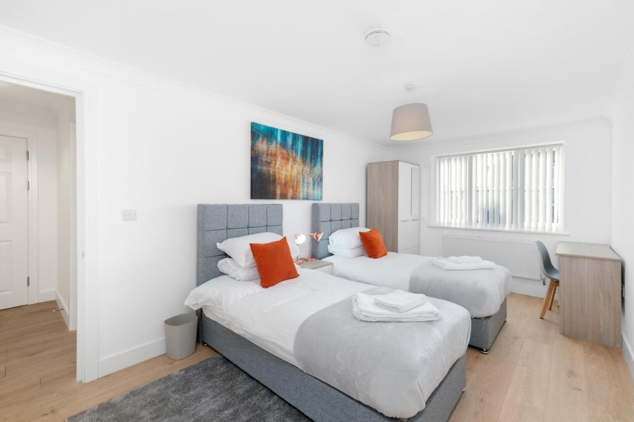 Pinewood Studios, Iver Slough Heathrow 1 & 2 Bedroom Apartments With Parking By Arista Living Exterior photo