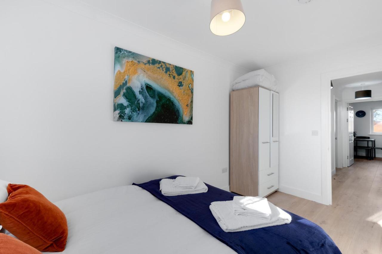 Pinewood Studios, Iver Slough Heathrow 1 & 2 Bedroom Apartments With Parking By Arista Living Exterior photo