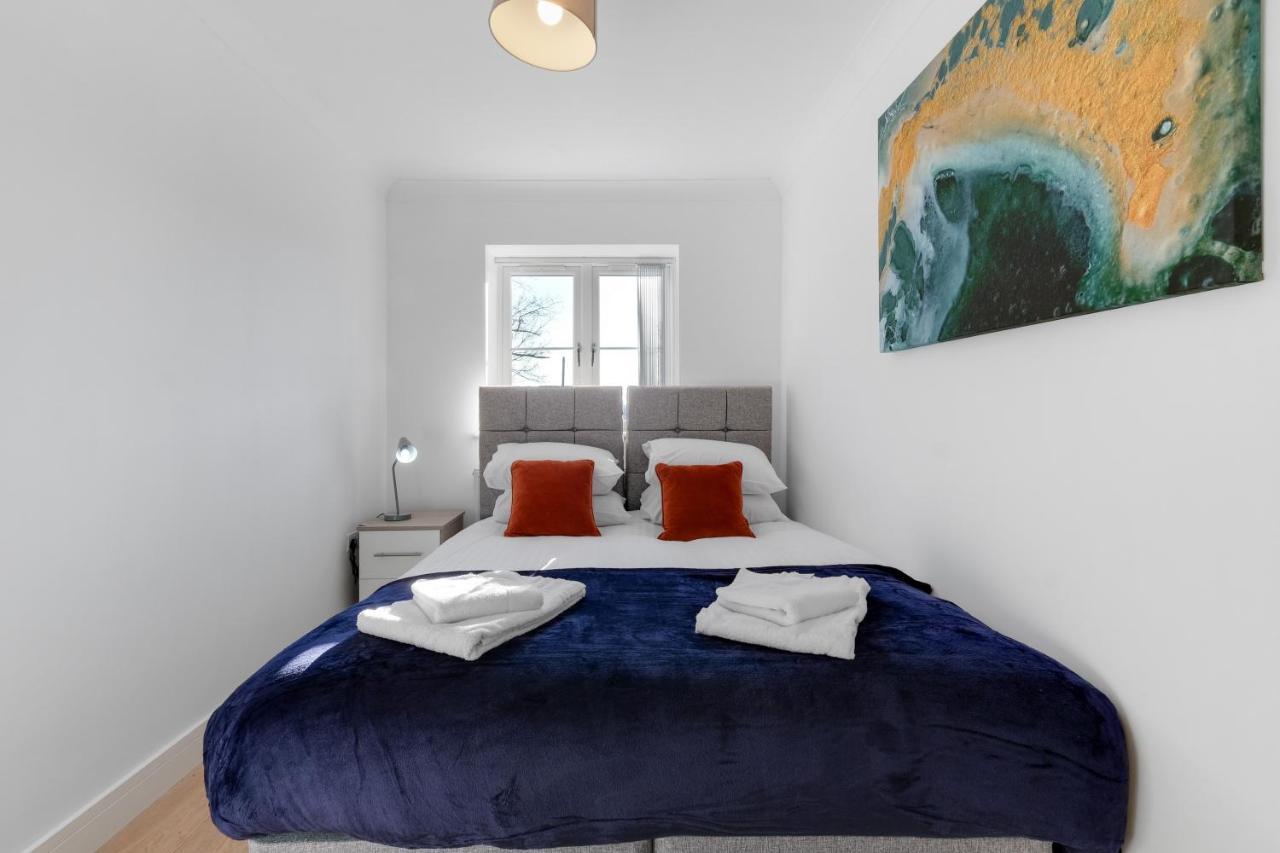 Pinewood Studios, Iver Slough Heathrow 1 & 2 Bedroom Apartments With Parking By Arista Living Exterior photo